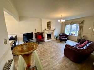 Lounge/Diner- click for photo gallery